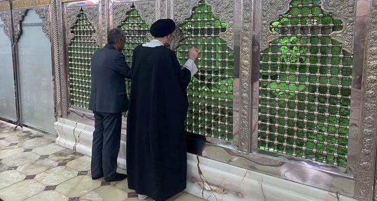 تشرّف نماینده ولی‌فقیه در منطقه و امام جمعه کاشان به آستان مقدس آقا علی عباس(ع) و زیارت قبور  شهدا مدفون در این امام زاده