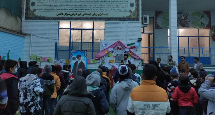 حضور امام جمعه کاشان در جمع دانش آموزان و دبیران دبستان پسرانه سرای دانش کاشان