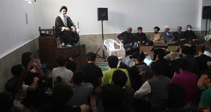 امام جمعه کاشان: دشمن را بشناسید. امریکا و اسرائیل را بشناسید، این ها خیر ما و کشور را نمی خواهند، انها ایران قوی را نمی خواهند.