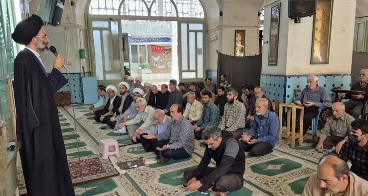 دشمن با فضای مجازی می‌خواهد دین داری ما را از بین ببرد