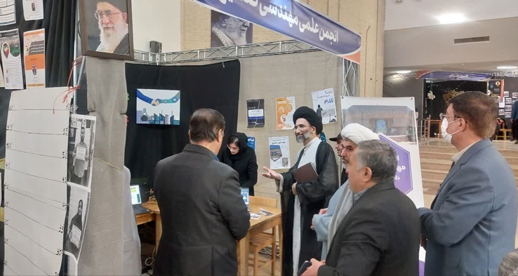 بازدید نماینده ولی فقیه در منطقه و امام جمعه کاشان از نمایشگاه انجمن های علمی دانشگاه کاشان