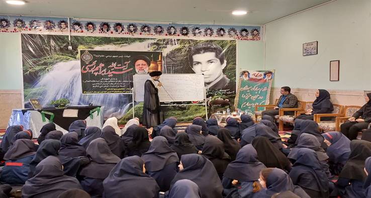 امام جمعه کاشان: مطالعه کتاب های شهید مطهری را در تابستان دنبال کنید