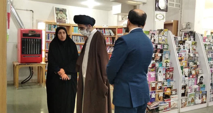 بازدید نماینده ولی فقیه و امام جمعه کاشان از کتابخانه علامه فیض کاشانی