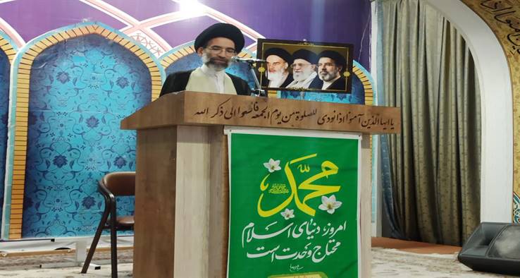 امام جمعه کاشان : مسلمان واقعی، با زبان، قلب و عمل تسلیم احکام خداوند است