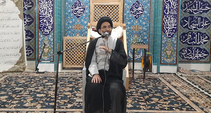 حضور در نماز ظهر و عصر و سخنرانی نماینده ولی‌فقیه در منطقه و امام جمعه کاشان در مسجد الزهراء (س) 