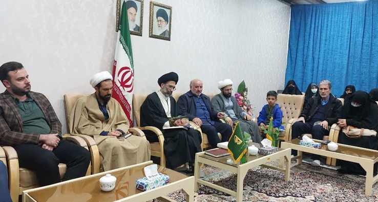 راه و پیام شهدا باید در جامعه حاکم شود