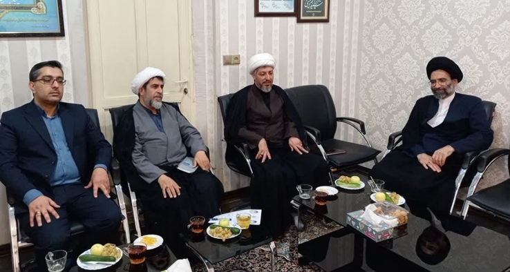 دیدار معاون منابع انسانی و پشتیبانی حوزه‌های علمیه کشور با نماینده ولی‌فقیه در منطقه کاشان