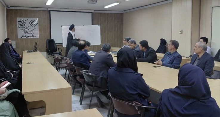 حضور و بیان نماینده ولی‌فقیه در منطقه و امام جمعه کاشان در جلسه تفسیر قران اساتید و کارکنان دانشگاه کاشان 