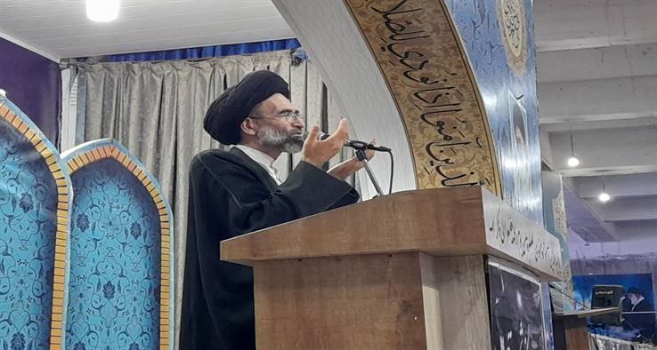 امام جمعه کاشان : نماز نماد ایمان و مرز بین کفر و ایمان است