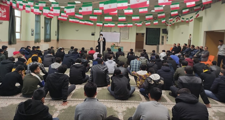 حضور امام جمعه کاشان در جمع دانش آموزان و دبیران دبیرستان فیض کاشان