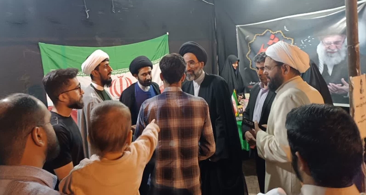  بازدید نماینده ولی‌فقیه در منطقه و امام جمعه کاشان از غرفه های فرهنگی در میدان عامریه