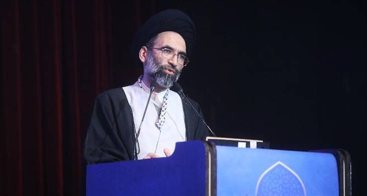 کاشان باید به الگوی نماز جمعه در سراسر کشور تبدیل شود/ تأکید رهبر معظم انقلاب بر تحول بافت نمازگزاران به سمت «جوانان و نخبگان»