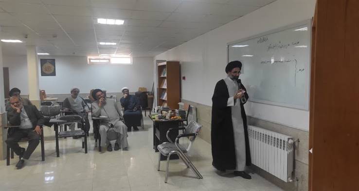 تصاویر بازدید  امام جمعه محترم شهرستان کاشان از دوره دانش افزایی مهارتهای عمومی تدریس -
