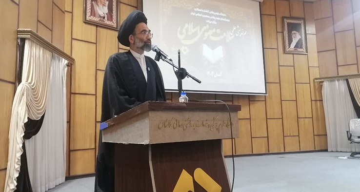 تجلیل از چهره شاخص معنوی دانشگاه علوم علوم پزشکی کاشان، دکترعبدالحسین داود ابادی