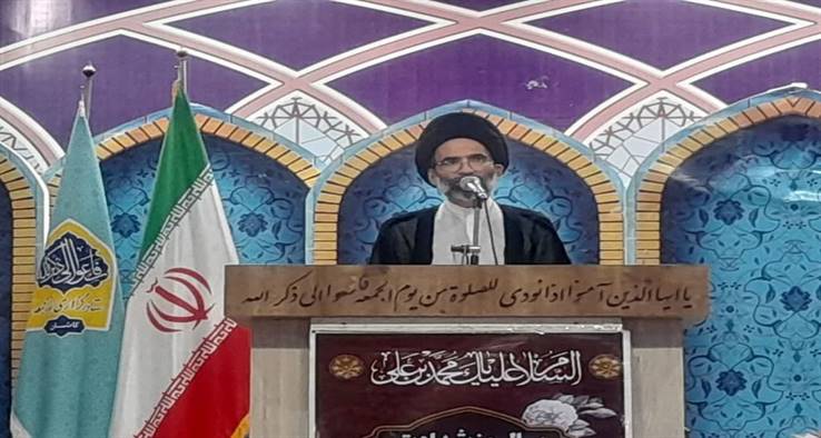  امام جمعه کاشان :  آرامش انسان، با اعتقاد به کفایت الهی