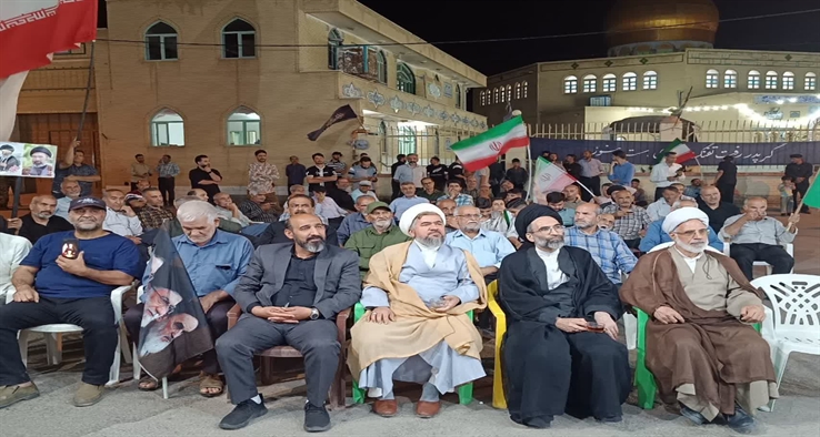 حضور و سخنرانی نماینده ولی‌فقیه در منطقه و امام جمعه کاشان در یکی از تجمعات شبانه مردم انقلابی شهر مشکات
